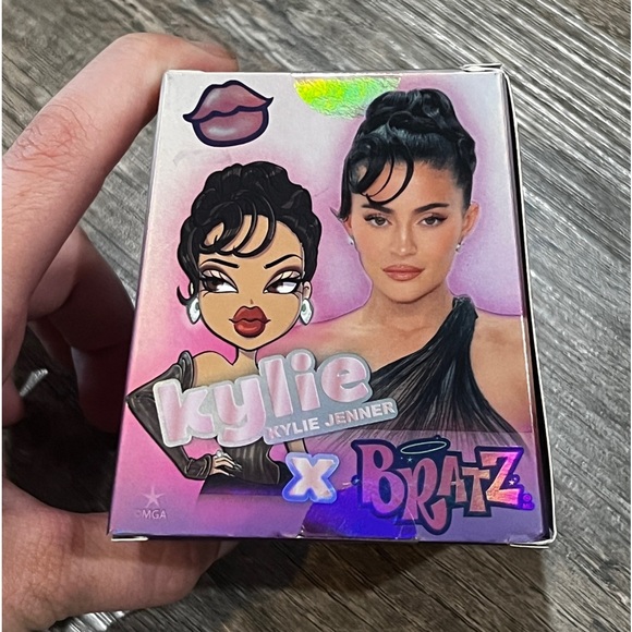 FINAL PRICE ONE GONE TWO LEFT Bratz Mini Celebrity Pack - Picture 2 of 7